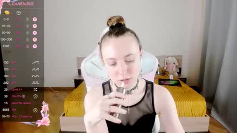 Snapshot of adelina_cowell chatting on September 19, 11:42 am Adelina online show from September 19, 11:42 am