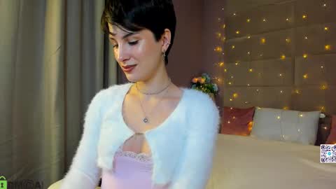 Adeline Perle online show from October 18, 2:14 am