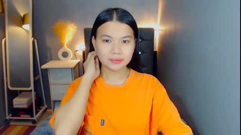 Freya online show from March 5, 12:01 pm