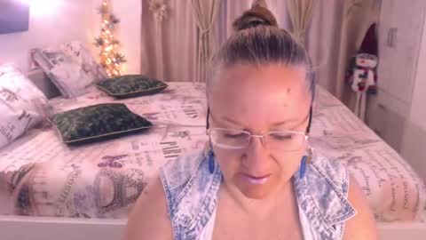 Snapshot of adrena_ chatting on December 29, 11:50 am Cryna online show from December 29, 11:50 am