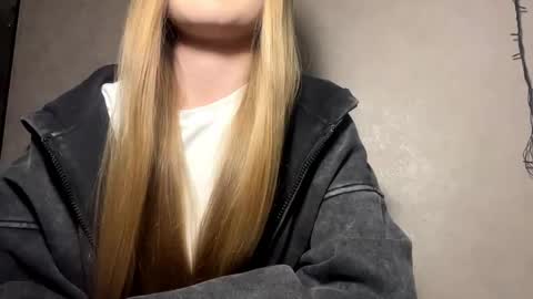 Caroline online show from April 28, 4:22 pm