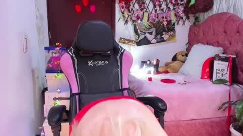 Snapshot of adriiana_fox_ chatting on September 23, 6:28 pm adriiana_fox_ online show from September 23, 6:28 pm