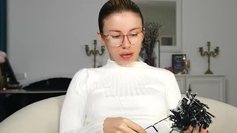 Snapshot of aelia_anara chatting on October 12, 4:15 am Aelia online show from October 12, 4:15 am