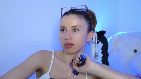 Aelia online show from March 10, 7:29 pm