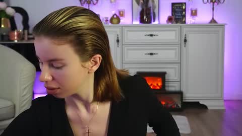 Snapshot of aelia_anara chatting on November 1, 3:32 am Aelia online show from November 1, 3:32 am