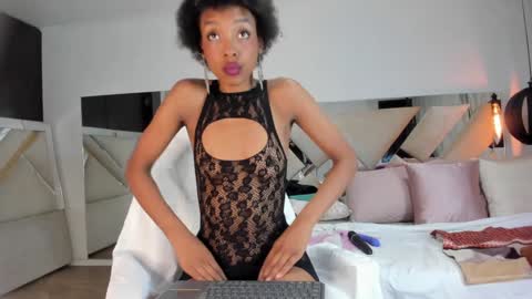 Snapshot of afroditagreenn chatting on February 3, 11:05 pm Afrodita online show from February 3, 11:05 pm