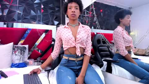 Snapshot of afroditagreenn chatting on January 31, 12:29 pm Afrodita online show from January 31, 12:29 pm