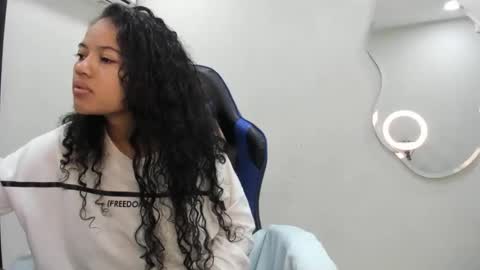 A G A T A  online show from February 5, 12:30 pm