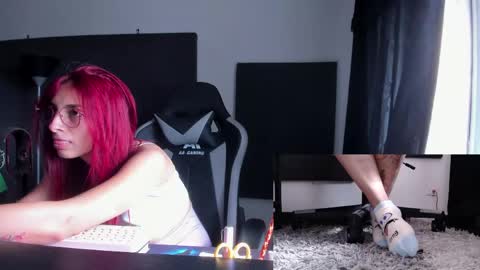 Agata Collinss online show from April 4, 9:02 pm