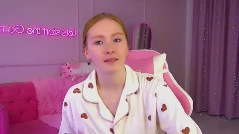 Snapshot of agatafoxley chatting on October 6, 7:14 am AgataFoxley online show from October 6, 7:14 am