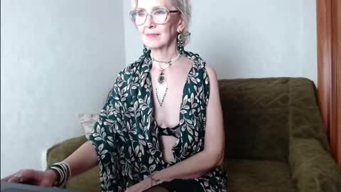 Agatha online show from October 31, 4:44 pm