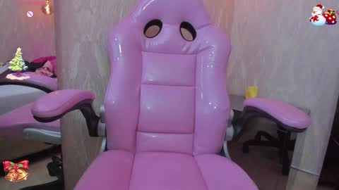 Snapshot of agatha_russh_ chatting on December 18, 5:31 pm LUNNA online show from December 18, 5:31 pm