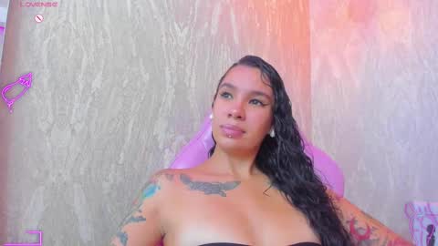 Snapshot of agatha_russh_ chatting on March 4, 5:13 pm LUNNA online show from March 4, 5:13 pm