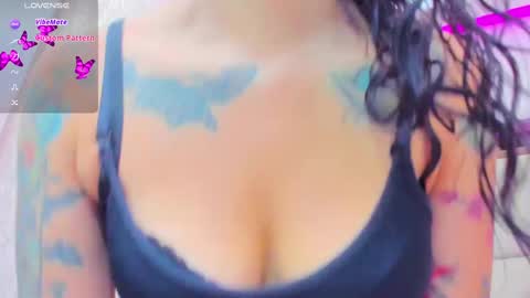 Snapshot of agatha_russh_ chatting on March 5, 5:29 pm LUNNA online show from March 5, 5:29 pm