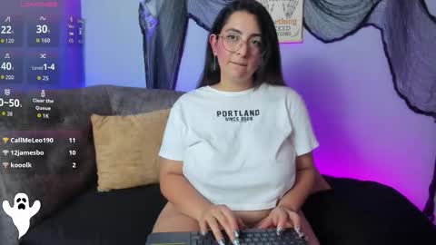 agatha bel    online show from October 14, 8:22 pm