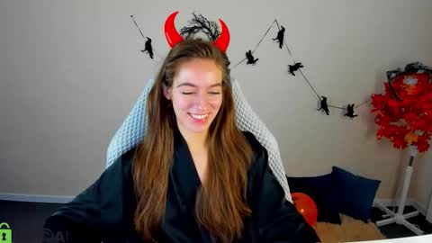 agnes wells online show from October 31, 9:46 am