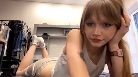 Lola online show from October 7, 2:43 pm