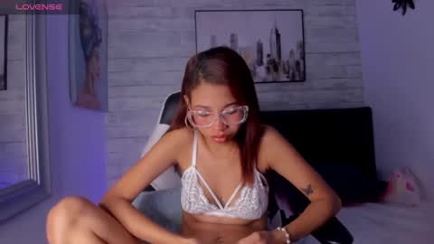 Snapshot of aida_princess chatting on March 9, 5:11 am Aida online show from March 9, 5:11 am