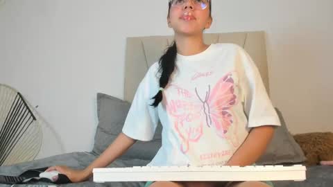 Ainoa  online show from November 4, 7:52 pm