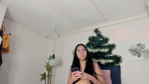 Ainoa  online show from November 26, 1:01 pm