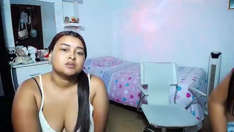 aisha_stacey0410 online show from February 18, 8:19 pm