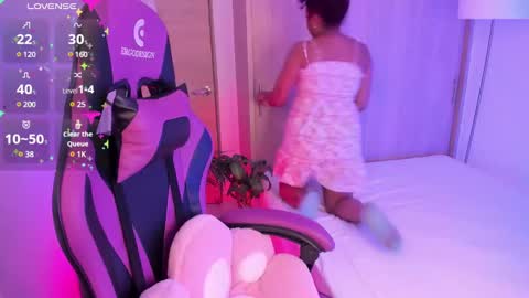 Aisha online show from March 6, 5:33 pm