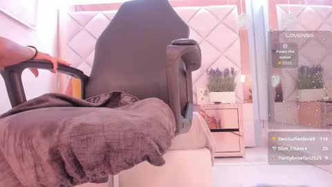 Snapshot of aishathorne chatting on September 11, 11:27 pm aisha online show from September 11, 11:27 pm