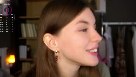 Snapshot of aislyfarran chatting on October 19, 1:29 am Aliza online show from October 19, 1:29 am