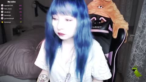 akirahartyx online show from December 14, 1:49 pm