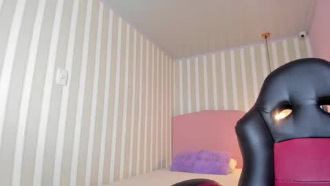  A L A H I A  online show from March 20, 7:52 pm