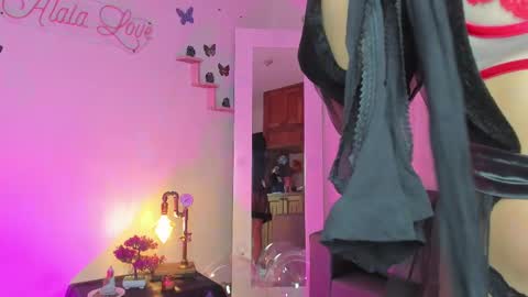 Snapshot of alaia_love77 chatting on February 26, 7:40 pm Alaia online show from February 26, 7:40 pm
