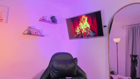   online show from April 23, 10:44 am