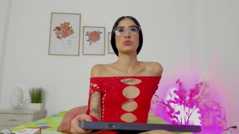 Snapshot of alana_111 chatting on October 7, 2:49 am alana online show from October 7, 2:49 am