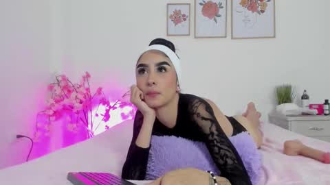 alana  online show from October 24, 3:24 am