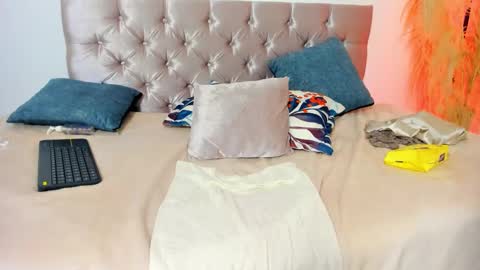 alana_vega69 online show from October 24, 2:35 pm