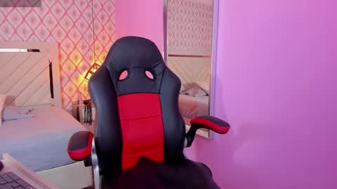 Snapshot of alana_watsonn chatting on September 18, 12:37 pm ALANA online show from September 18, 12:37 pm