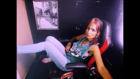 alanadelray online show from December 4, 8:16 am