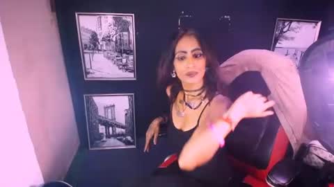 alanadelray online show from November 25, 8:27 am