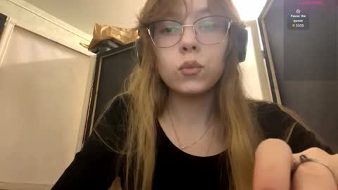 Stella online show from October 30, 3:02 pm