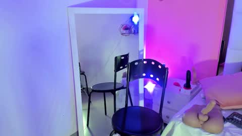 Ana online show from December 4, 9:04 pm