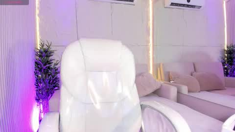 Alassia Hocthner online show from March 4, 12:12 pm