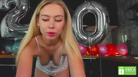 Snapshot of aleksa_cutie chatting on October 12, 10:17 am aleksa_cutie online show from October 12, 10:17 am