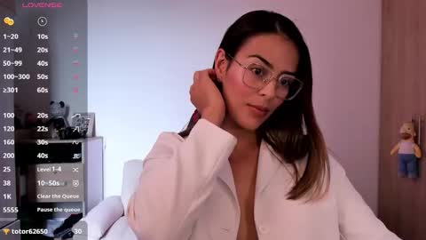 AlessandraMoreli Its my birthday online show from March 18, 7:08 pm