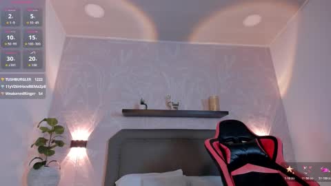 A L E S S I A online show from February 13, 9:49 pm