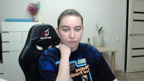 Alice online show from December 4, 7:03 pm