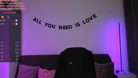 Snapshot of alice__still chatting on September 27, 3:52 pm Alice Next Stream on Monday  online show from September 27, 3:52 pm