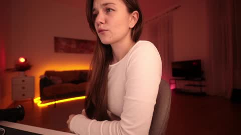 alicealberts online show from December 5, 10:56 pm