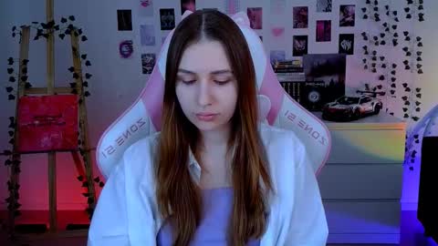 Snapshot of alicecharmy chatting on October 11, 6:18 am alicecharmy online show from October 11, 6:18 am