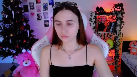 Snapshot of alicecharmy chatting on December 13, 12:28 pm alicecharmy online show from December 13, 12:28 pm