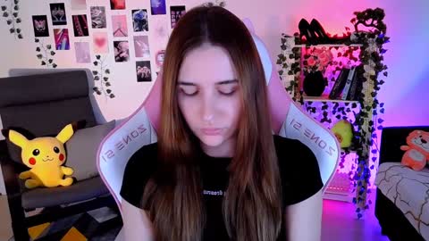 Snapshot of alicecharmy chatting on December 11, 10:58 am alicecharmy online show from December 11, 10:58 am